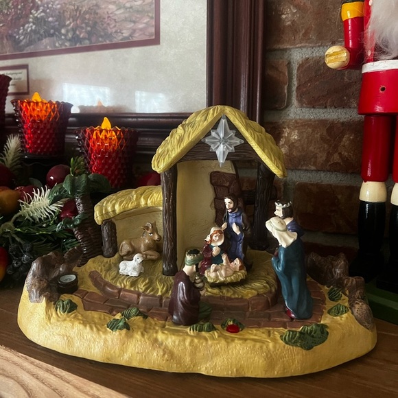 ❤️ Rare Vintage Musical Light Up Nativity Scene Mantel Display - Picture 4 of 12